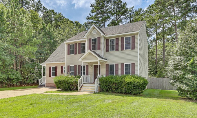 North Chesterfield House | Classic Colonial Home w/Private Yard in Richmond!