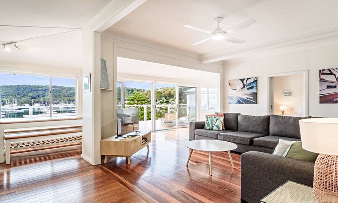 Killcare House | Classic Cottage on the Bay by HolidayCo.