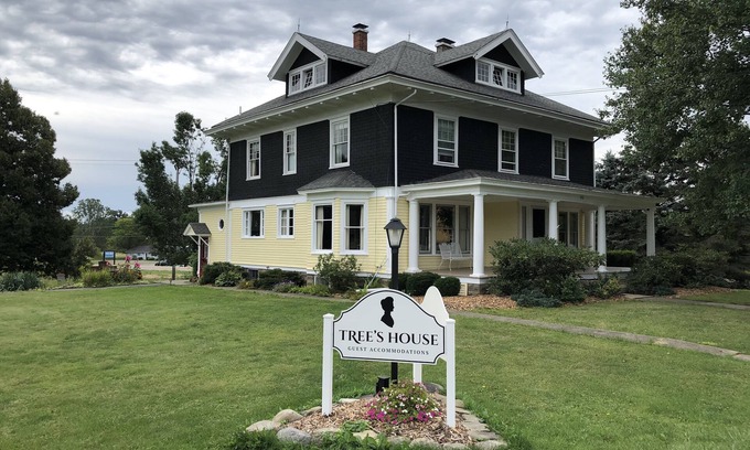 Jamestown House | Classic Country Home - Great for Gatherings! Winter/Spring reduced rates!