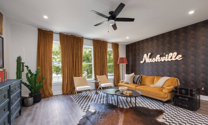 Whitebridge House | Classic Country - Mins to Downtown - Private Rooftop