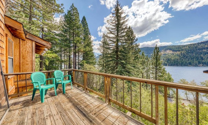 Truckee House | Classic Donner Lake View Cabin