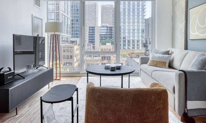 West Loop Gate Apartment | Classic West Loop 1BR w/ Pool, Gym & Lounge, nr L, by Blueground