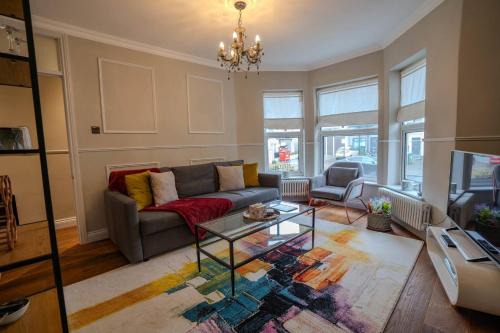 Charlton Apartment | Classical Beauty in Greenwich