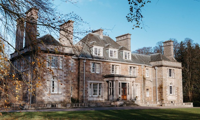 Forres House | Classically beautiful large family friendly retreat, situated on the Moray Firth