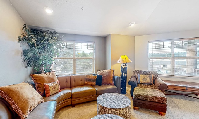 Florence Condo | Classy and Convenient Dog-Friendly Condo with Private Balcony