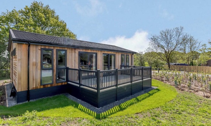 Saintbury Ski Chalet | Claverdon Lodge Premier