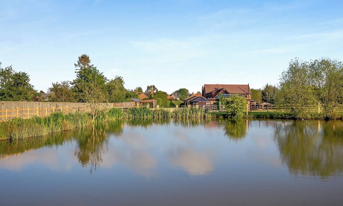 Louth Cottage | Clay Lake Cottages - Dad's Shed