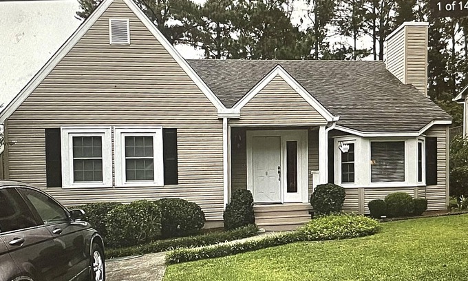 Houndslake House | Clean Bright Newly Renovated Home