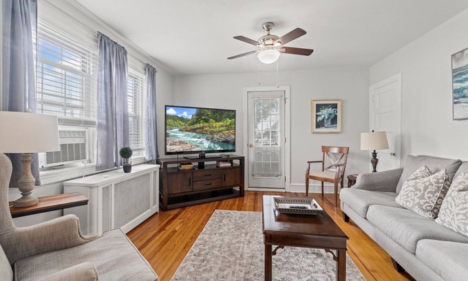 Bryn Mawr Apartment | ★ "Clean, Comfortable & Convenient