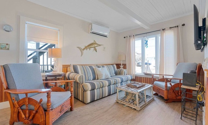 Camp Ellis House | Clean, renovated Camp Ellis classic