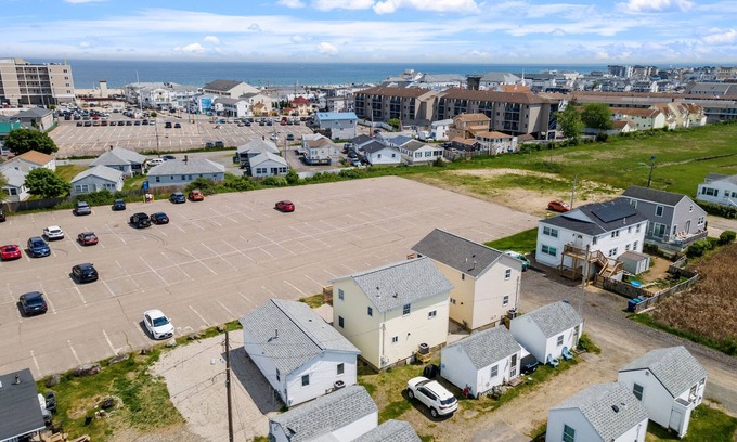Hampton House | Clean, updated 2-bedroom home, 5 min walk to beach, pets ok, onsite parking!