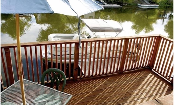 Clear Lake House | Clear Lake Vacation Home on the Water-Close to Wine-Tasting!