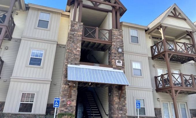 Seneca Apartment | Clemson Area Condo + Lake Views