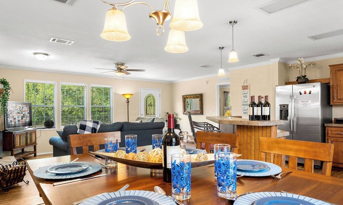 Clewiston House | Clewiston is known as "America's Sweetest Town. Relax with the whole family! nn