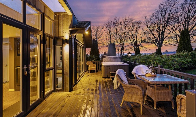 Brayford Cabin | Clifton Lodge, Kentisbury Grange - a lodge that sleeps 4 guests in 2 bedrooms