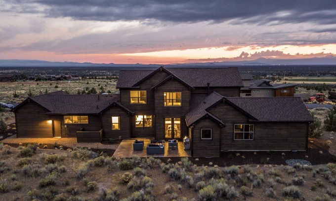 Powell Butte House | Clint by AvantStay | Within Brasada Ranch Community | Golf Course,Pool & Hot Tub