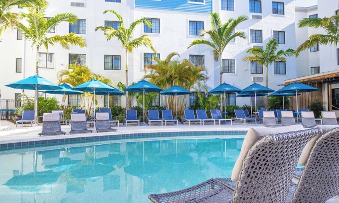 Park Shore Hotel | Close to Beaches w/Breathtaking Sunsets | Perfect for Couple | Outdoor Pool