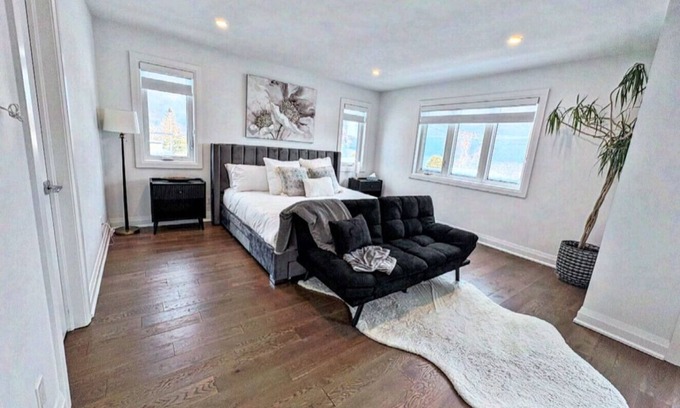 Meaford House | Close to Blue Mountain Sleeps 8+