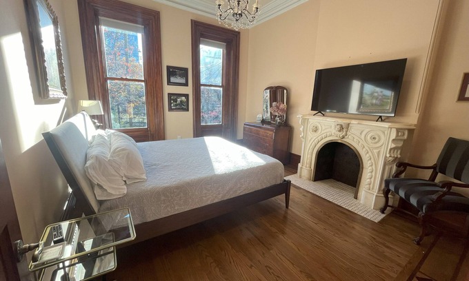 Downtown Jersey City Apartment | Close to NYC in Historic Brownstone