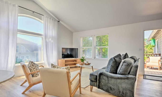 Grants Pass Apartment | Close to Parks & Brews: Sunny Grants Pass Apt!