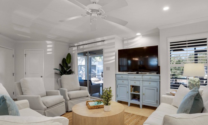 Gulf Pines Condo | Close to Pool, Granite and Stainless Steel Kitchen, Ground Floor Cottage