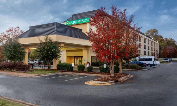 Toddville Road Hotel | CLT Airport Inn & Suites