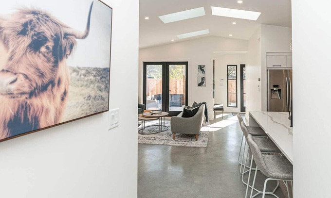 Canyon Heights Cottage | COACH HOUSE-Self Contained Oasis Just For You