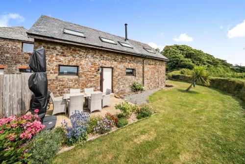 Hartland House | Coast View