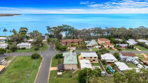 Traviston House | Coastal Bliss - 6 Beds Holiday House
