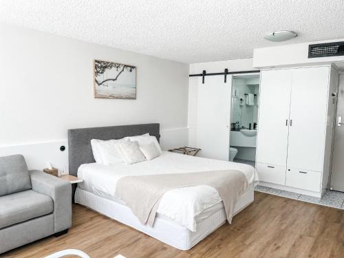 Marcoola Apartment | Coastal Calm Studio - A Private Studio with a Personal Touch