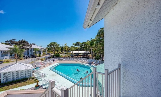 Englewood Condo | Coastal Condo Retreat!