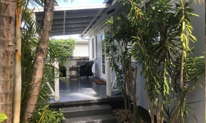 Paradise Point House | Coastal Cottage Retreat - Gold Coast
