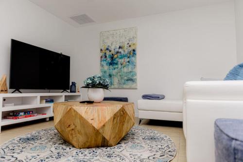 Naples Park House | Coastal Cottage House Walking Distance to Beach