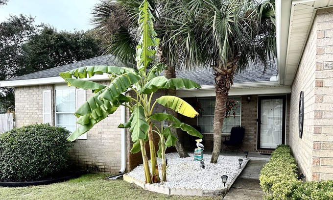 Gulf Breeze House | "Coastal Cottage" Spacious Coastal Home, Game Room/Bikes/Large yard