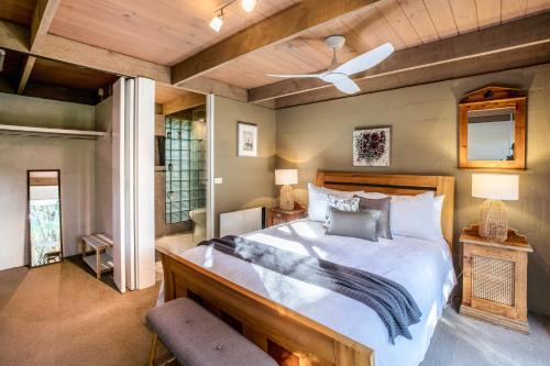 Ocean Grove House | Coastal Couple Retreat - Gas Log Fireplace - Sleeps 2 - Ocean Grove