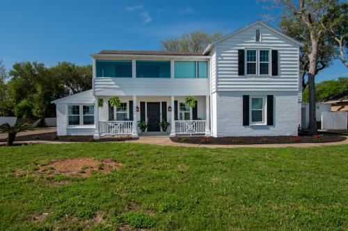 Bay Area House | Coastal Elegance Unveiled
