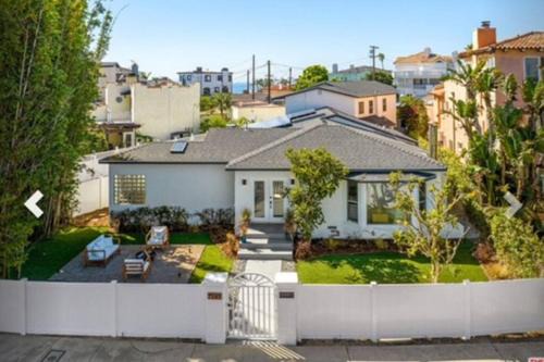 Playa Del Rey House | Coastal Los Angeles Retreat - Huge & Amazing Floor Plan in LA