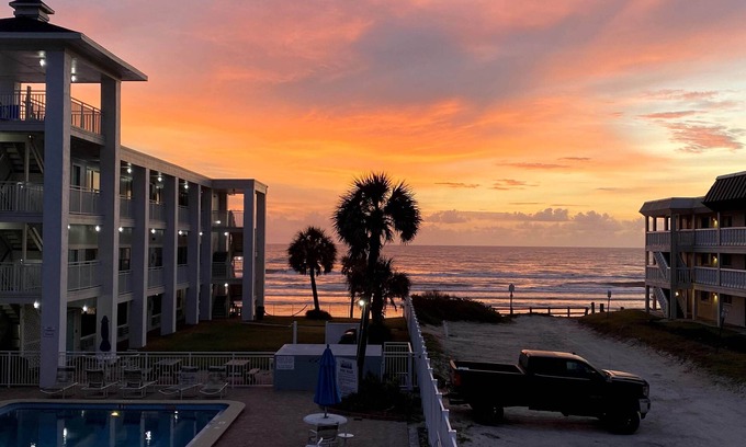 New Smyrna Beach Hotel | Coastal Waters Inn