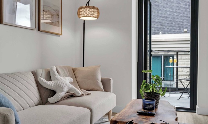 Eau Claire Apartment | Coastal Winds DT Gym River Walk