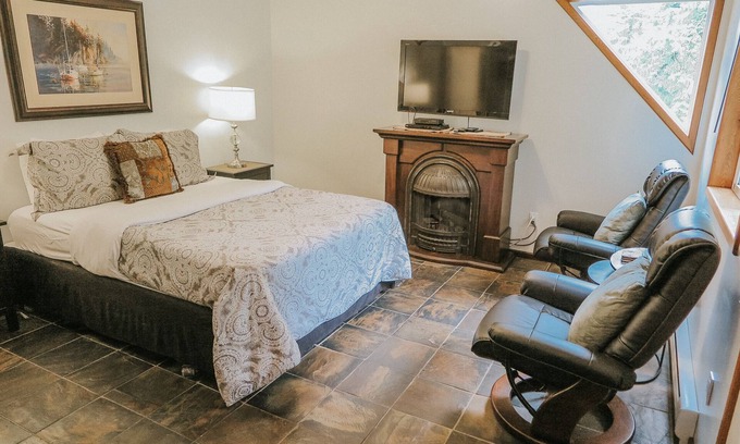 Tofino House | Cobble Wood Guesthouse