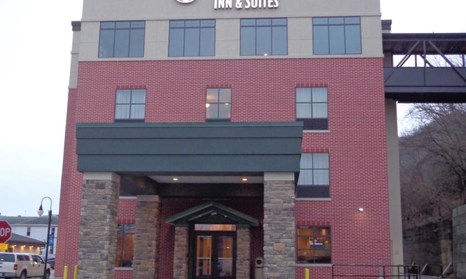 Marquette Hotel | Cobblestone Inn & Suites - Marquette