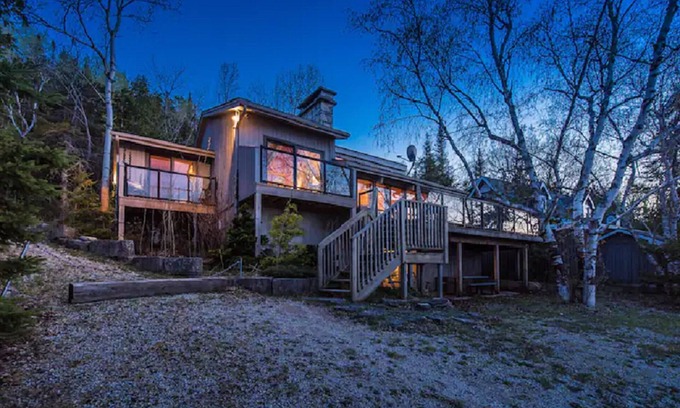 Northern Bruce Peninsula Cottage | Cobblestone Waterfront cottage 4 Bedrooms, 2 Bathrooms, Sauna at Lion Head