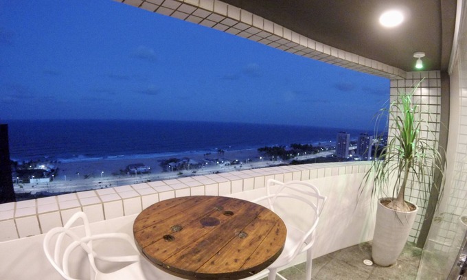 Praia do Futuro I Apartment | Cobertura vista mar com deck privativo