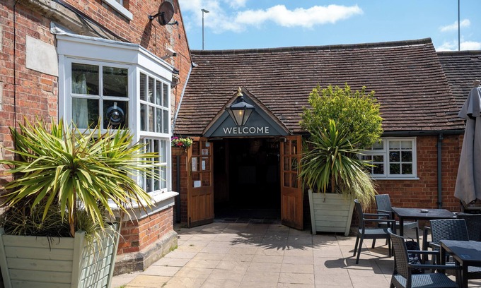 Binley Hotel | Cocked Hat Hotel by Greene Kings Inns