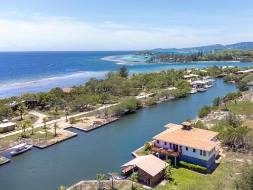 First Bight House | Coco View Canal lot 18 private home home