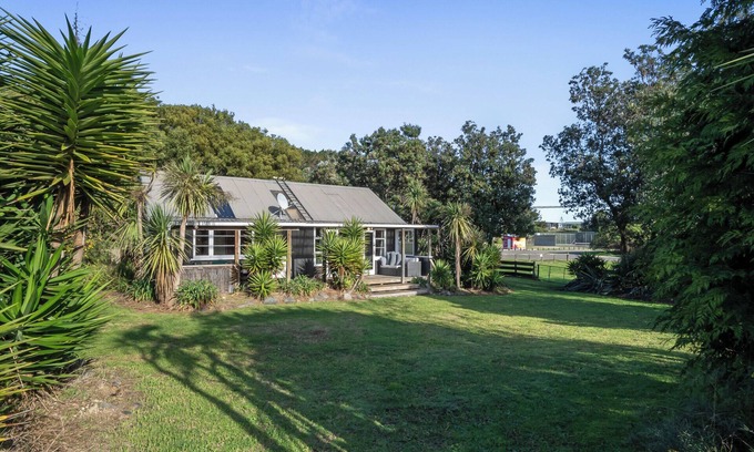 Waitarere Beach House | CocoLoco - Waitarere Beach Holiday Home