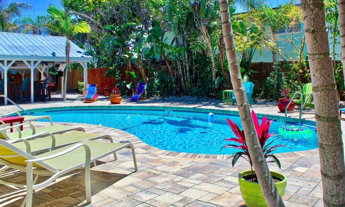 Bay Esplanade Apartment | Coconut Grove Beach Resort Suites 7 & 8