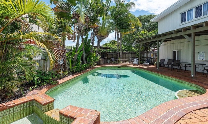 Scarness Apartment | Coconut Palms Deluxe Ground Floor Apartment - CoastHM