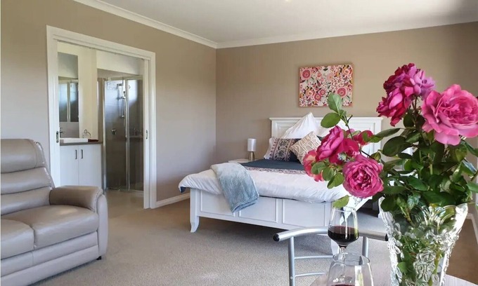 Elliminyt Apartment | Colac to Coast Couples Retreat