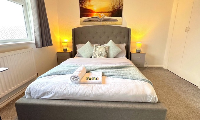 Colchester House | Colchester City Luxury with free Parking and Wifi